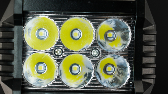 شريط إضاءة LED للسيارات والدراجات النارية على الطرق الوعرة