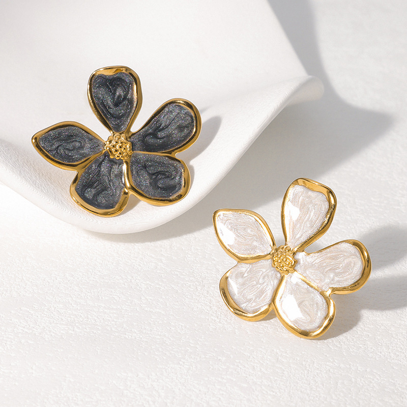 Black and White Floral Ring