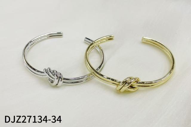 Knotted Twist Opening Fashion Bangle