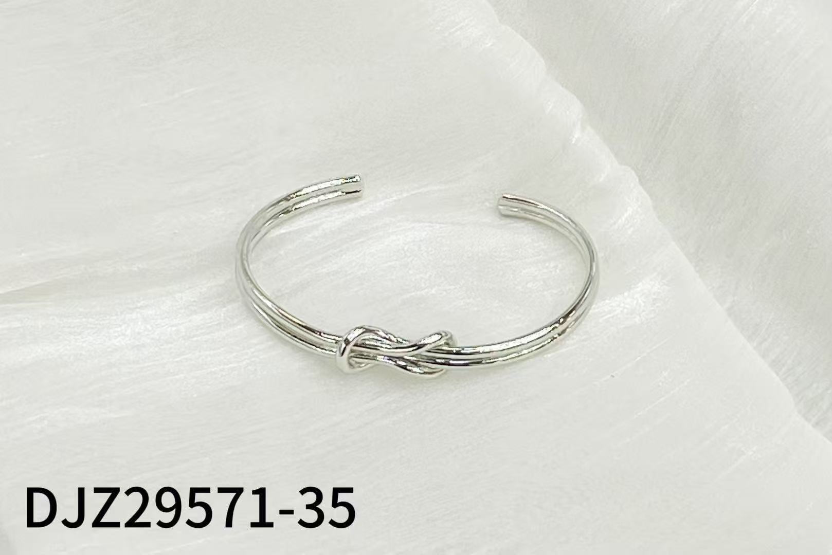 Knotted Twist Opening Fashion Bangle