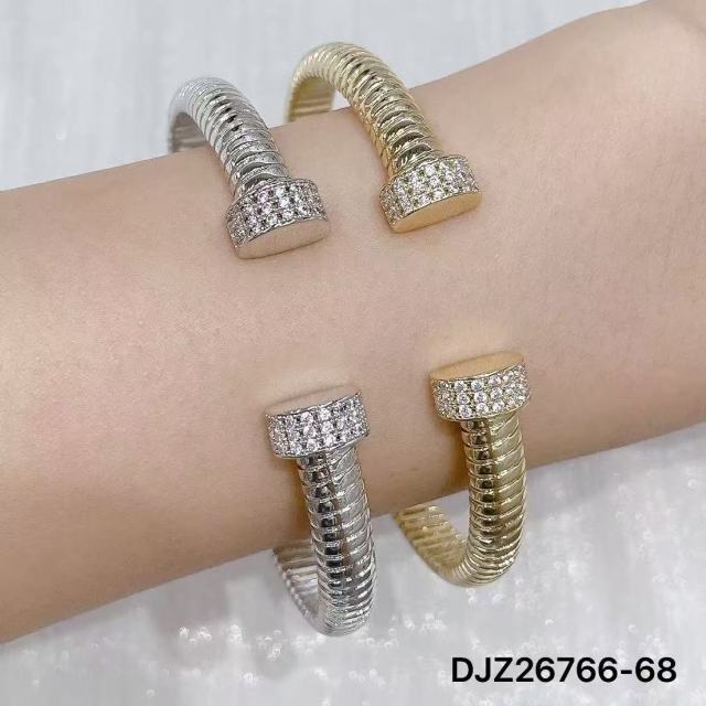 Elegant C-shaped Threaded Opening Bracelet