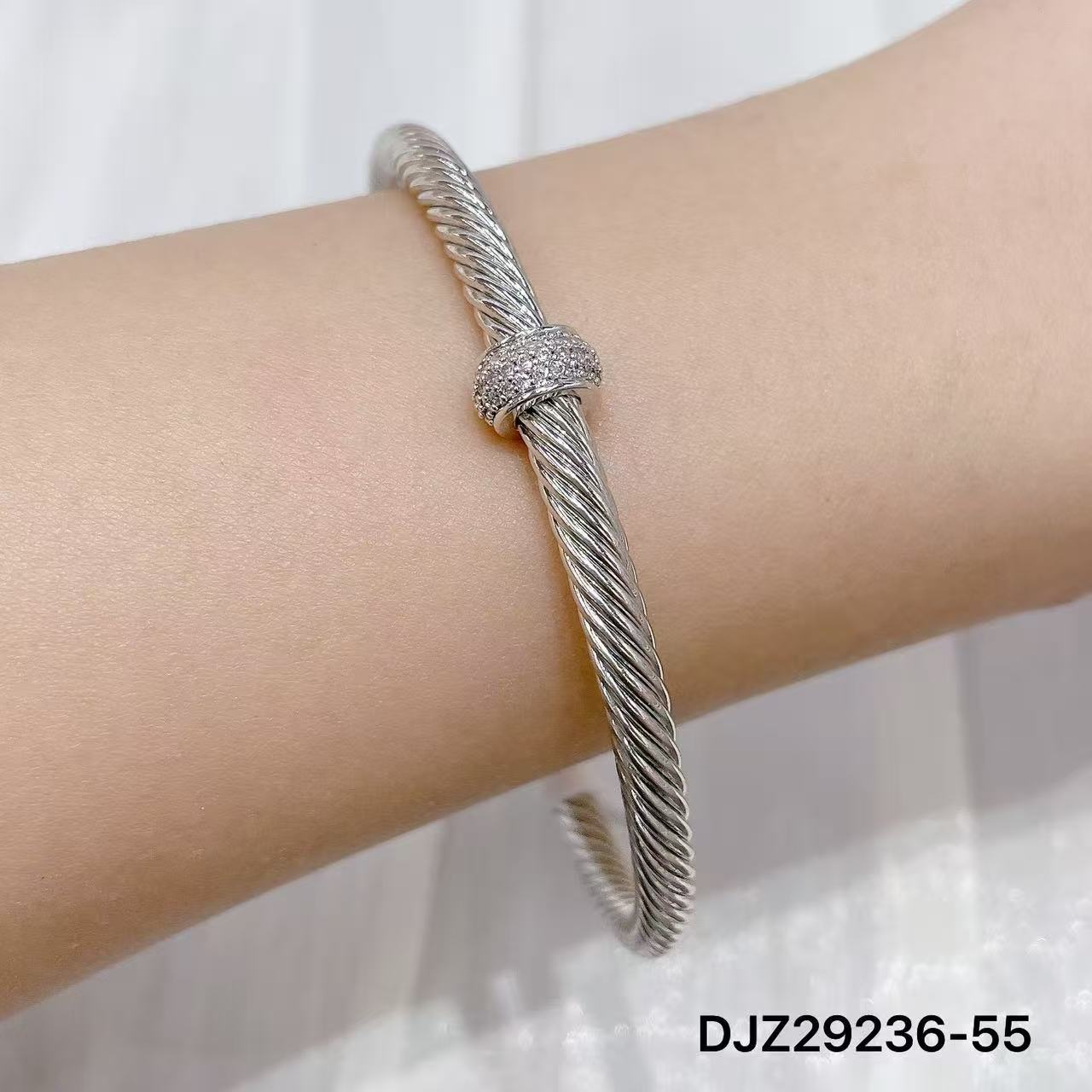 Elegant C-shaped Threaded Opening Bracelet