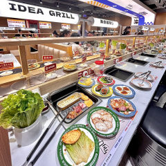 Revolving barbecue table