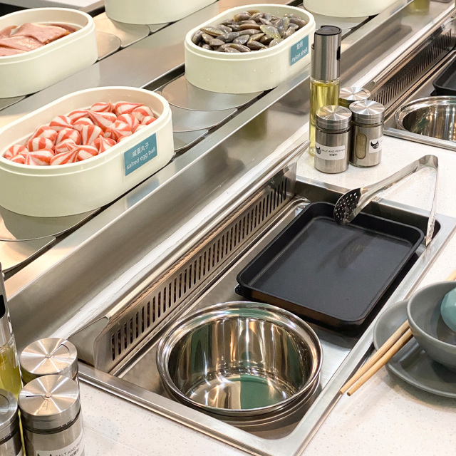 Revolving grill and hot pot table
