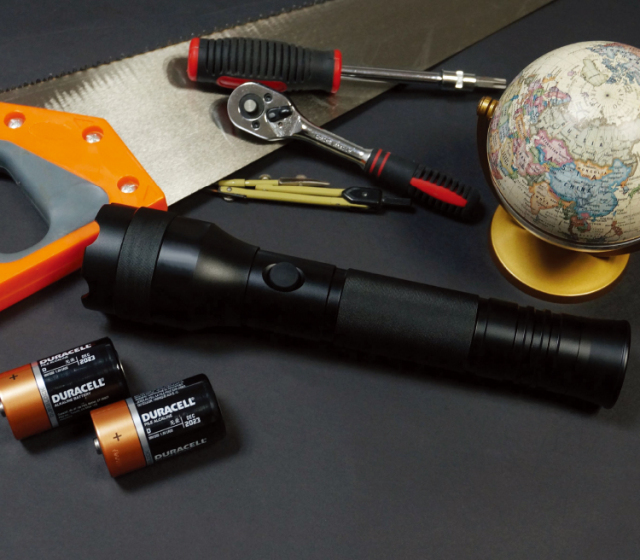 Unique 410 lumen IPX7 2*D Anti rolling  Focusing illuminated multifunction reflective  Alkaline customize logo Working Torch Light Flashlight