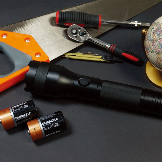 Unique 410 lumen IPX7 2*D Anti rolling  Focusing illuminated multifunction reflective  Alkaline customize logo Working Torch Light Flashlight