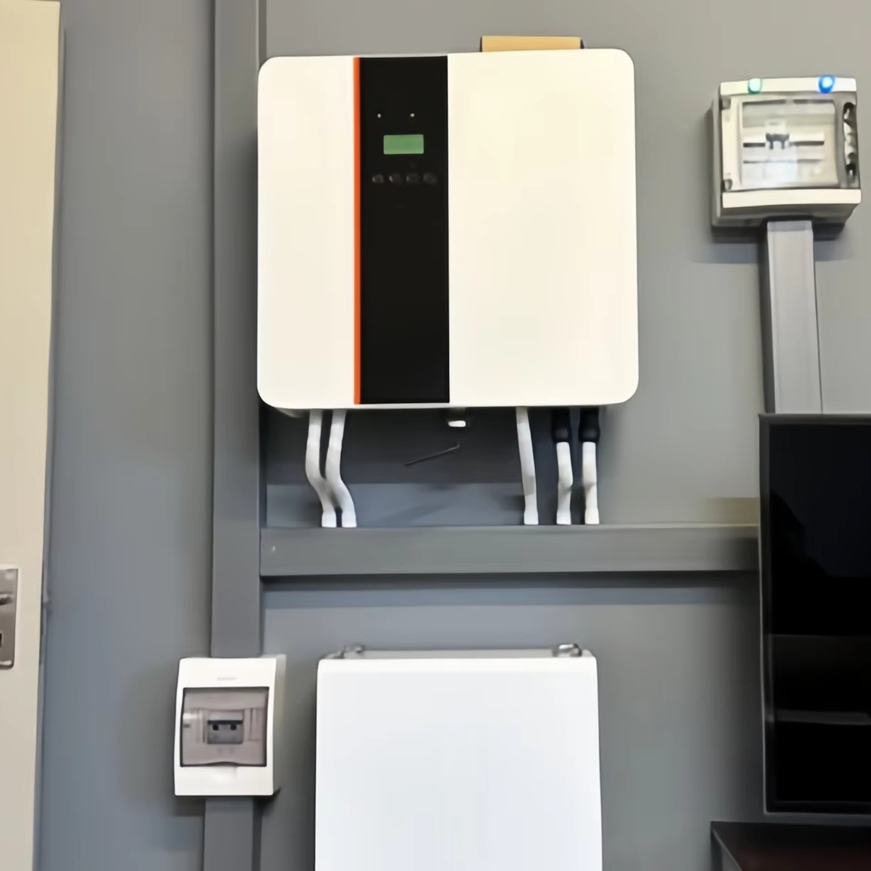 Megarevo Hybrid Inverter IP65 3-6KW Single Phase Hybrid Solar Inverter G2A Model 230V