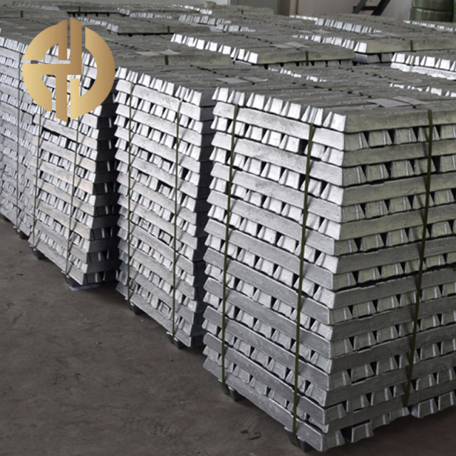 Aluminum-hafnium alloy ingot