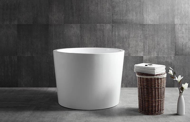 Round Japanese Style Acrylic Bathtub With Integrated Seat XA-122