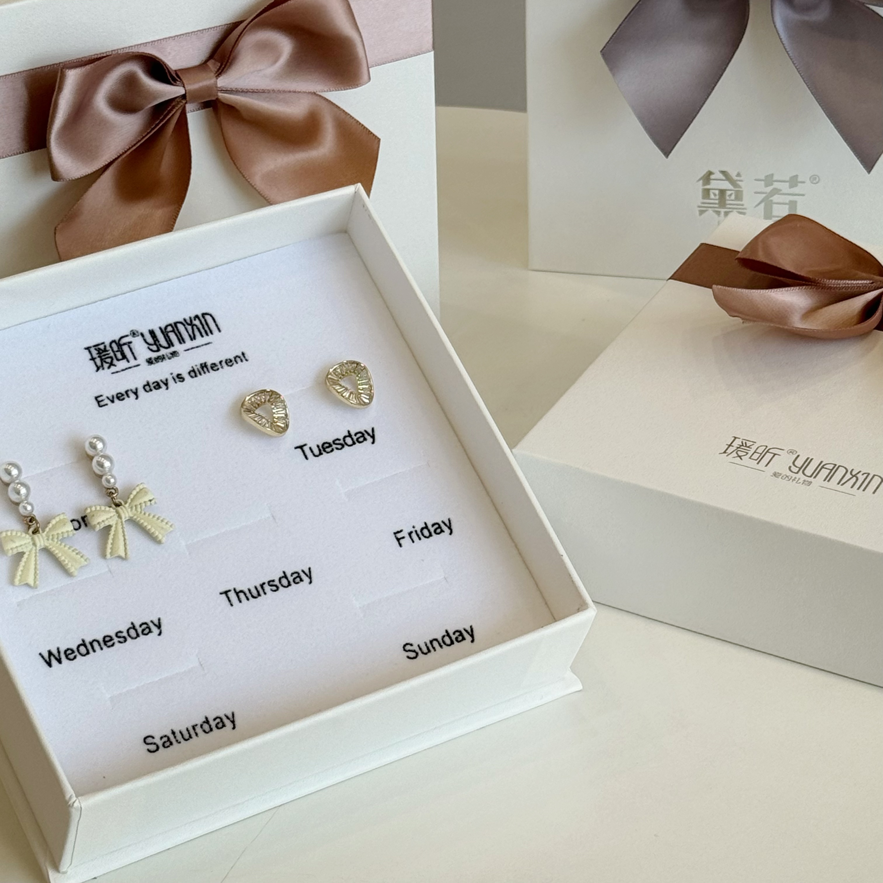Luxury Cream White Jewelry Packaging Box - Personalized Weekly Jewelry Set Case with Ribbon - Ideal for Birthday & Anniversary Gifts