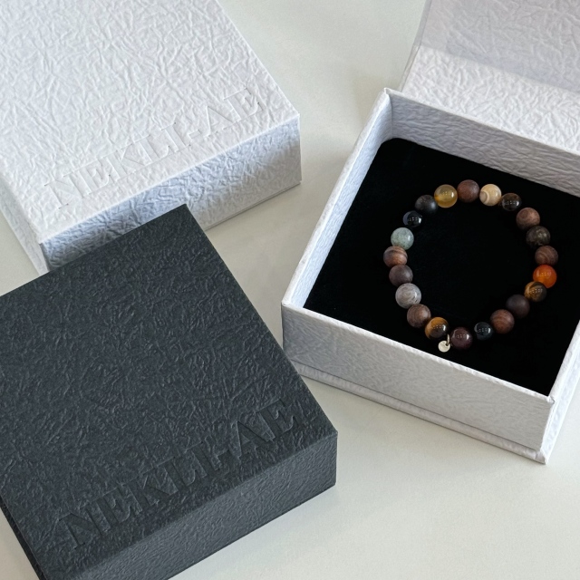 Luxury Magnetic Flip-top Jewelry Box - Textured Black & White Book-Style Gift Box for Bracelets and Necklaces - Premium Rigid Magnetic Closure Packaging
