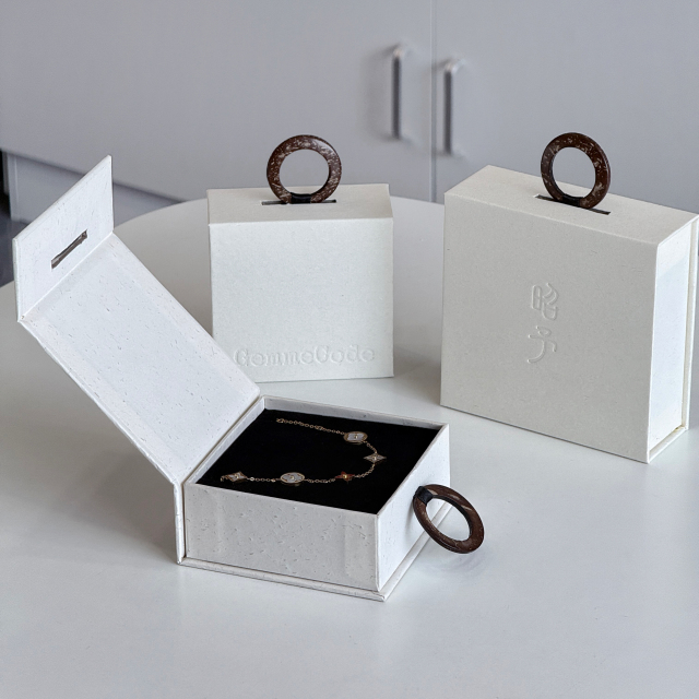 Nordic Serene White Magnetic Flip-top Jewelry Box - Minimalist Textured Book-Style Packaging with Cognac Leather Pull - Premium Rigid Gift Box