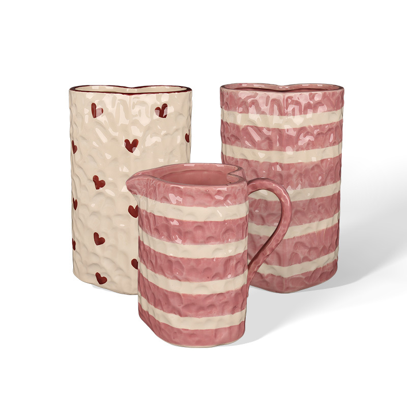 Wholesale Handmade ceramic heart-shaped vase