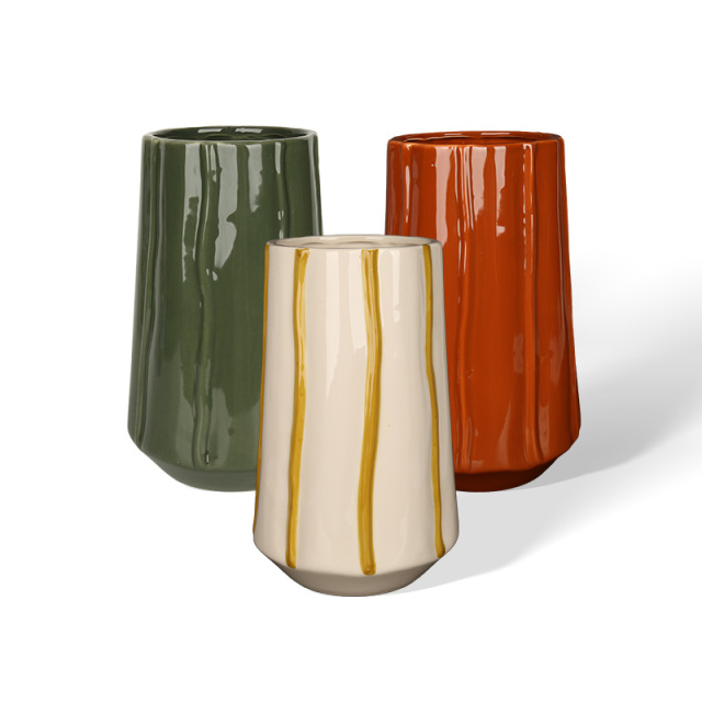 Wholesale Modern Vertically Convex Pattern Cone Bottom Ceramic Vase