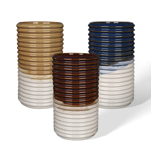 Wholesale of vintage textured ceramic vases with intricate thread patterns