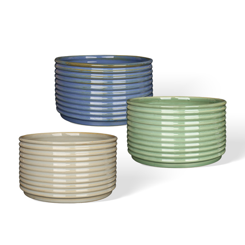 Wholesale of vintage textured ceramic vases with intricate thread patterns