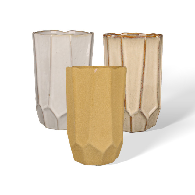 Wholesale of Ceramic Vase with Three-dimensional Geometric Facets