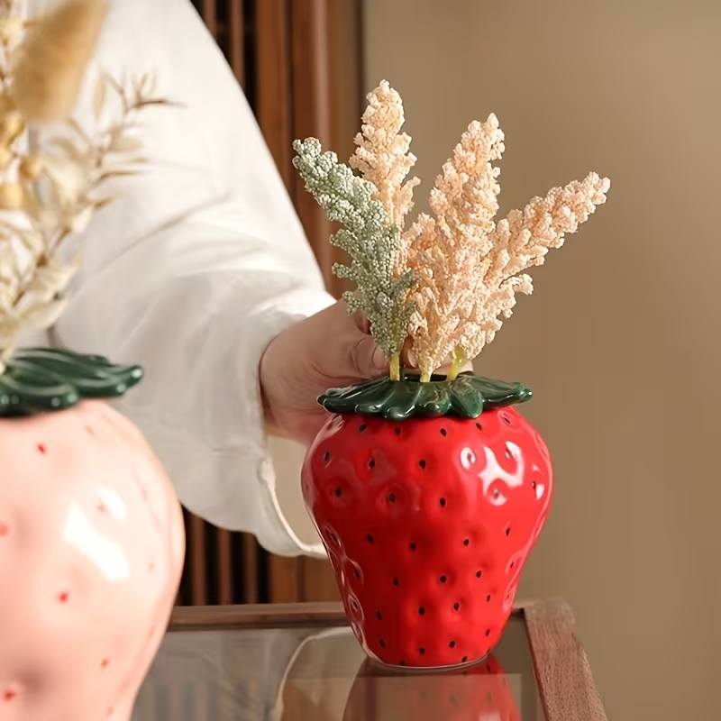 Factory Wholesale Cute strawberry-shaped ceramic flower pot