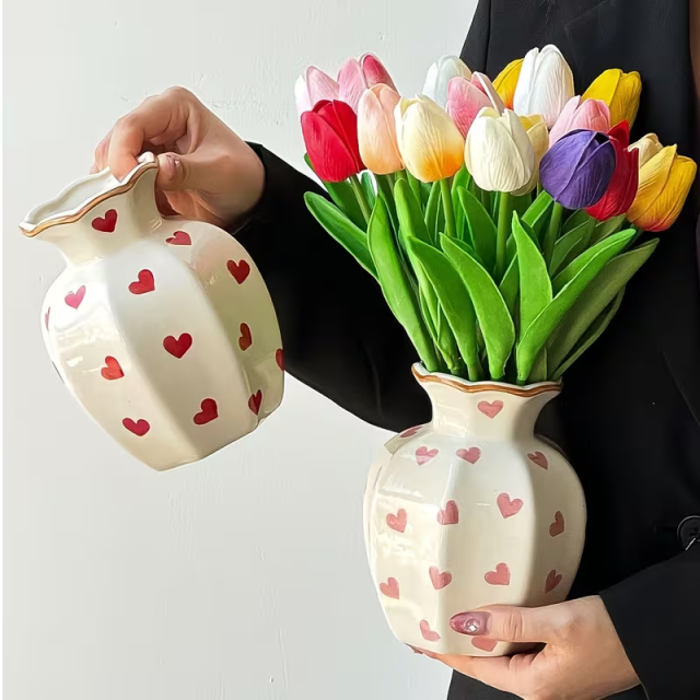 Wholesale Heart-Patterned Ceramic Vases