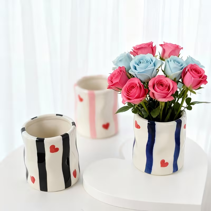 Wholesale Folding Stripe Love-Ceramic Small Vase