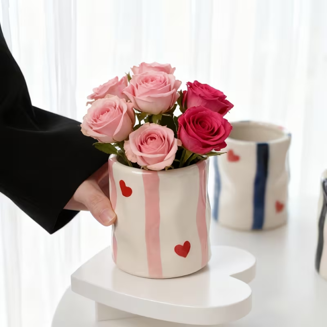 Wholesale Folding Stripe Love-Ceramic Small Vase