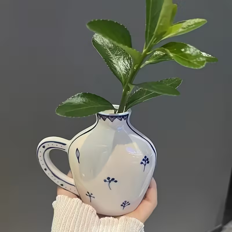 Wholesale blue-and-white porcelain vases and small pots