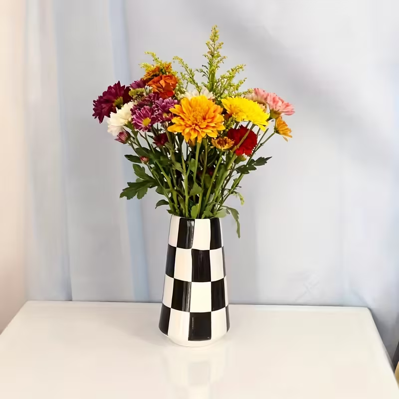 Wholesale black and white checkerboard ceramic vase