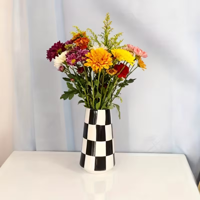 Wholesale black and white checkerboard ceramic vase