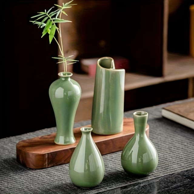 Wholesale Small Porcelain Vase with Glazed Color and Small Flowers
