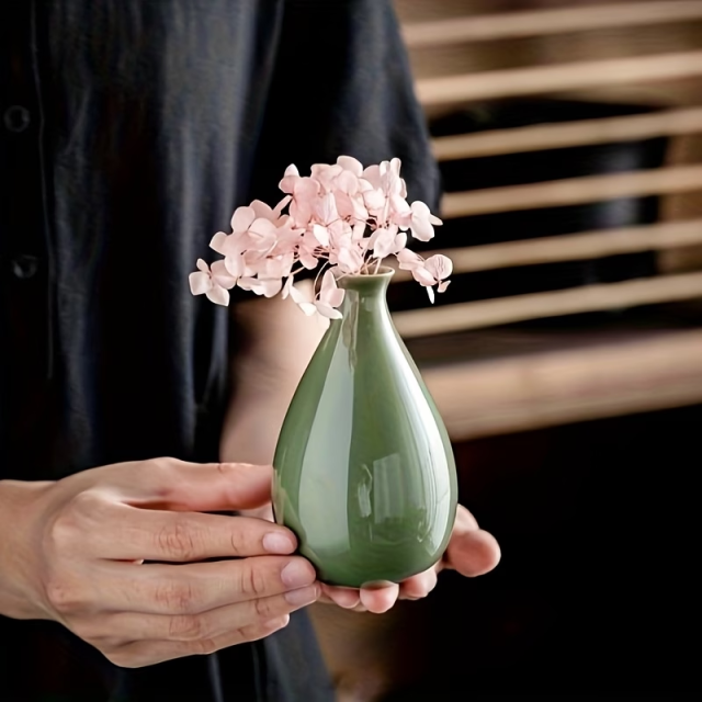 Wholesale Small Porcelain Vase with Glazed Color and Small Flowers