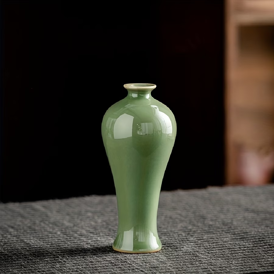 Wholesale Small Porcelain Vase with Glazed Color and Small Flowers