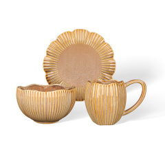 Wholesale Ribbed Petal Ceramic Tableware Set, Scalloped Edge Bowls and Plates with Mugs for Home Hotel Restaurant