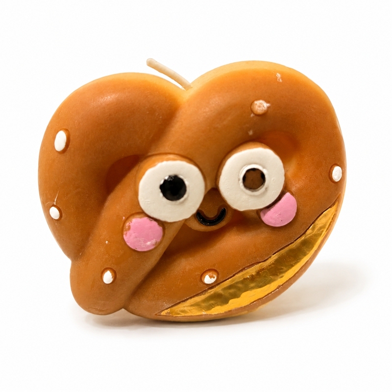 Bougie parfumée artisanale en forme de bretzel cœur cartoon, cire de soja naturelle parfum beurre chaud sans fumée, décoration hivernale et cadeau original de Noël sûr pour toute la famille