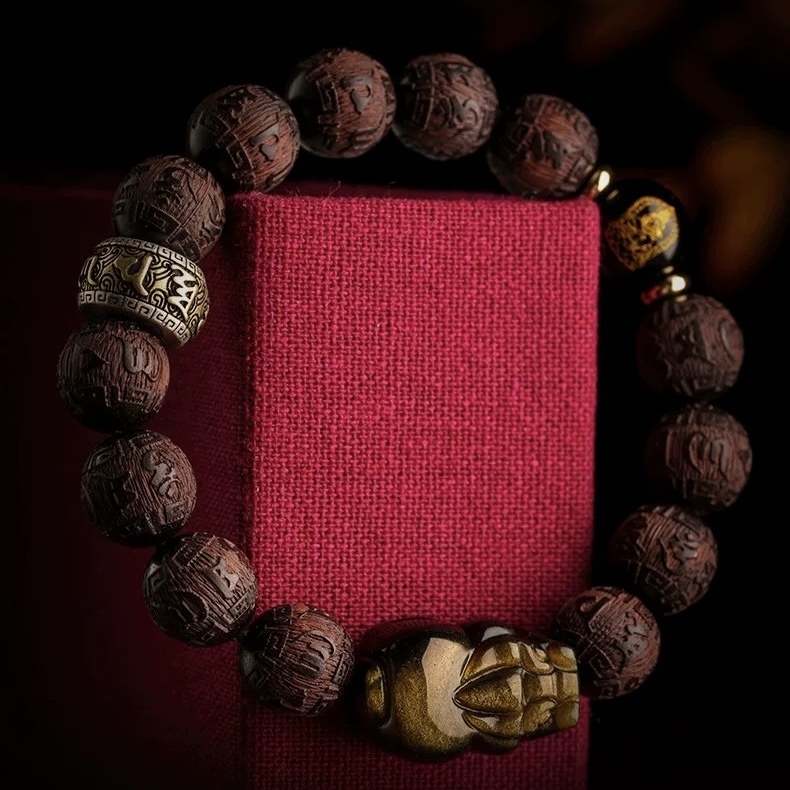 Red Sandalwood Pixiu Bracelet for Men - Sandalwood Collectible Wrist Mala