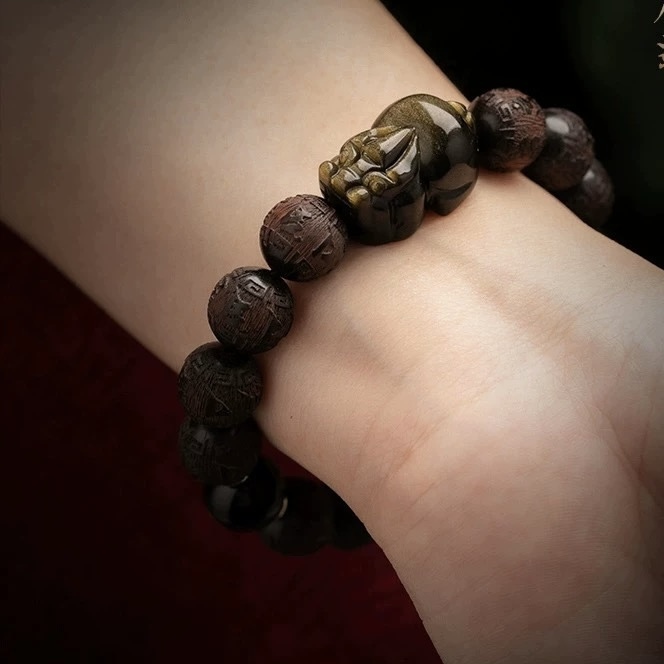 Red Sandalwood Pixiu Bracelet for Men - Sandalwood Collectible Wrist Mala