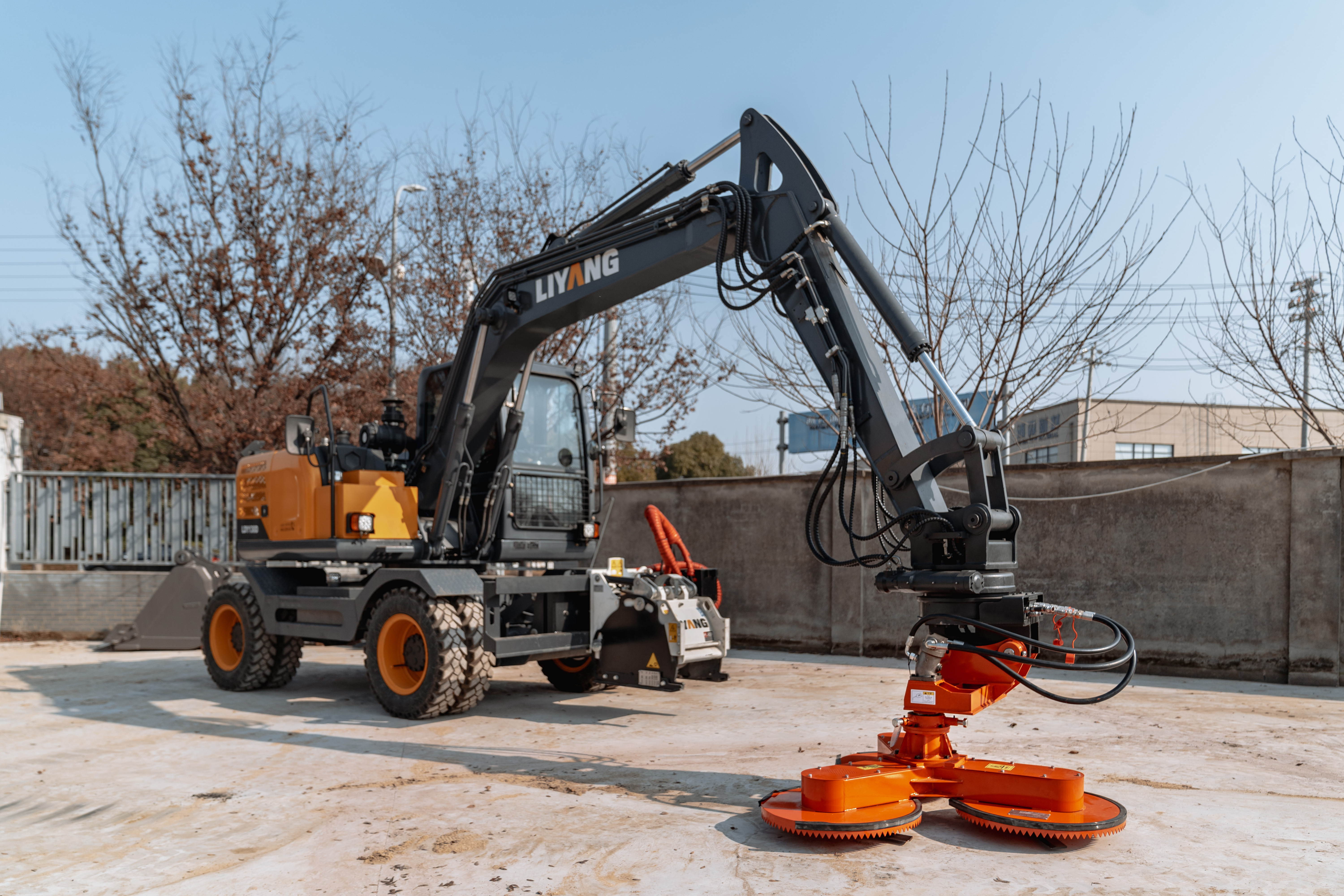 Rotating obstacle-avoiding trimming attachment head【LYPJ1800-JK】