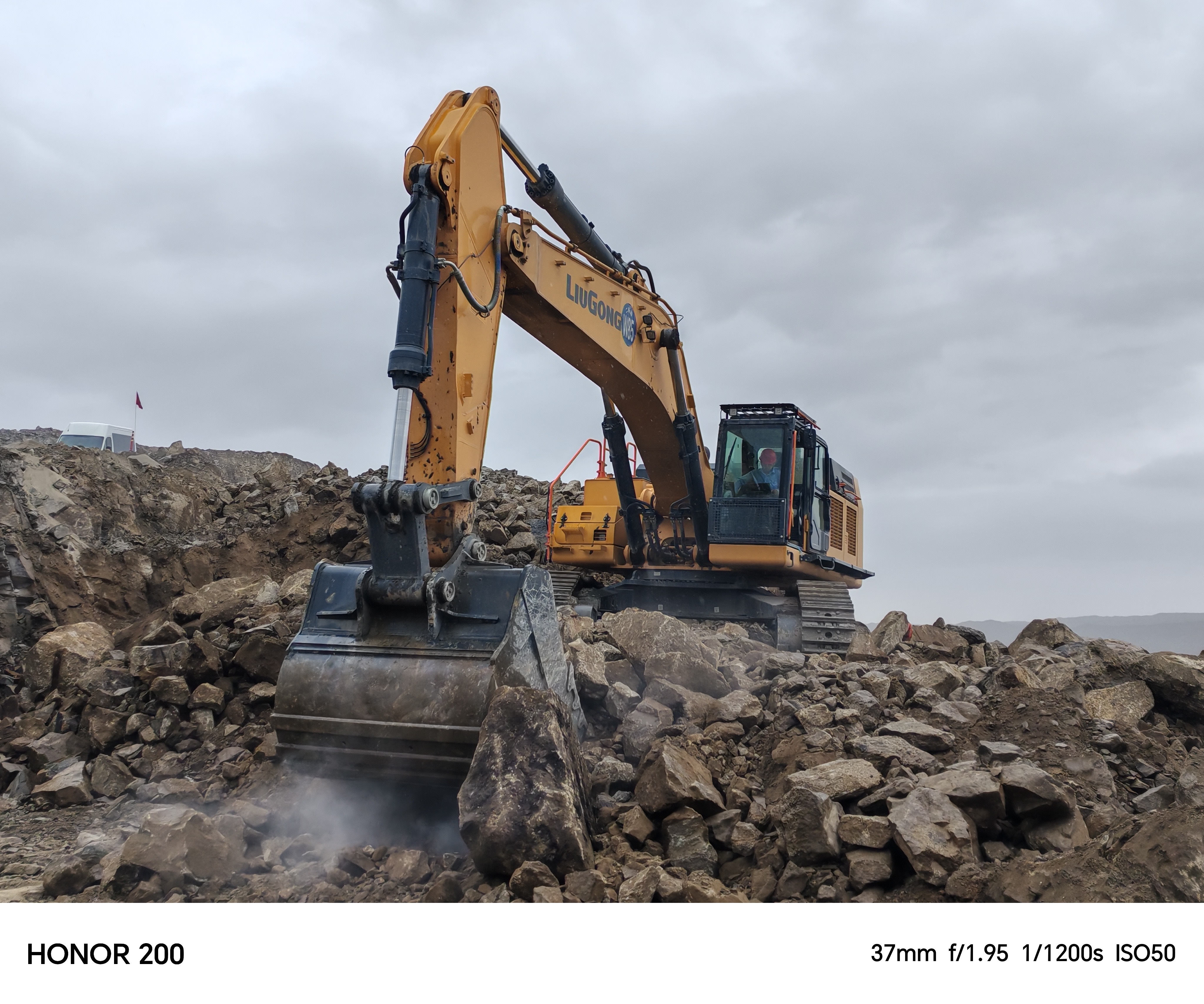 975F