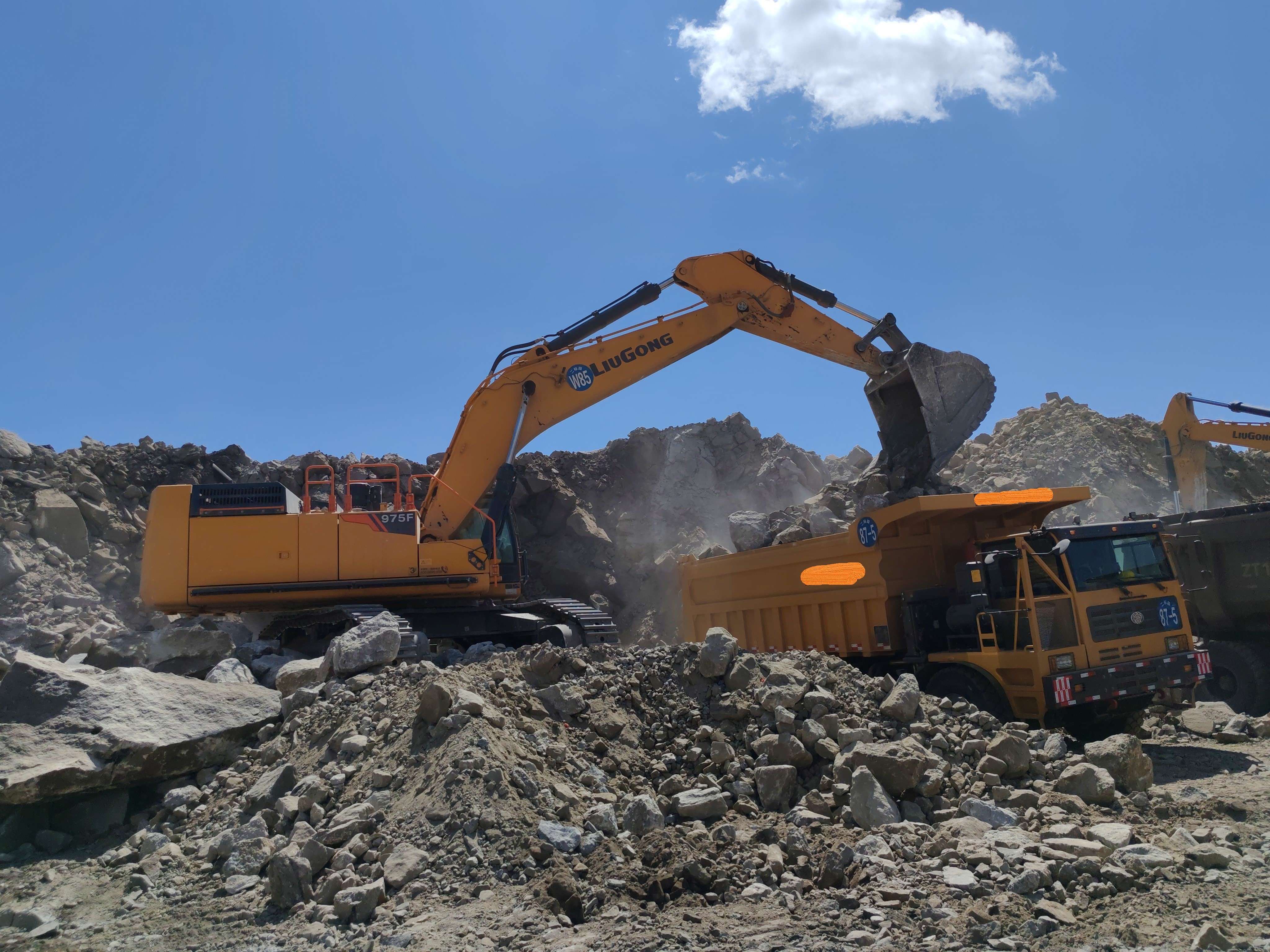 975F