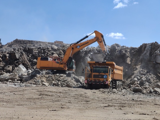 975F