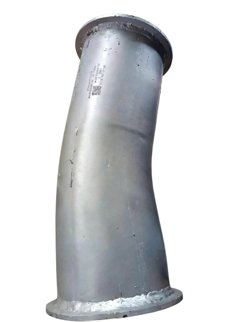 Exhaust pipe (420) is connected to the muffler.
