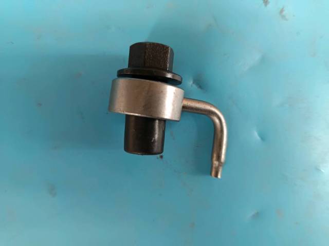 Piston fuel injector assembly