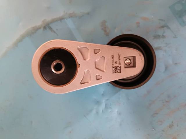 Automatic tensioning wheel