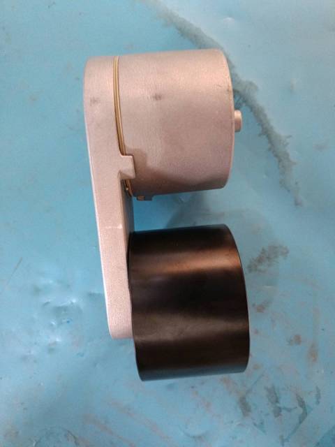 Automatic tensioning wheel