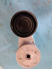 Automatic tensioning wheel