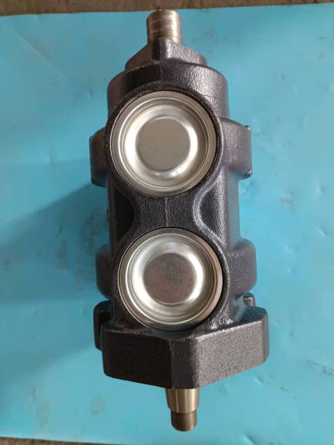 Double-cylinder water-cooled air compressor