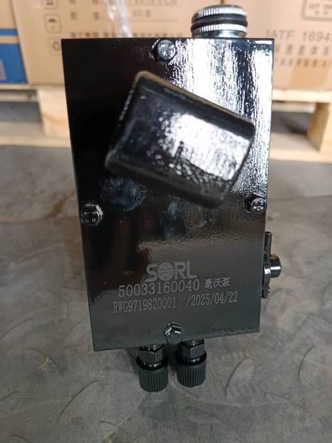 Hydraulic manual oil pump