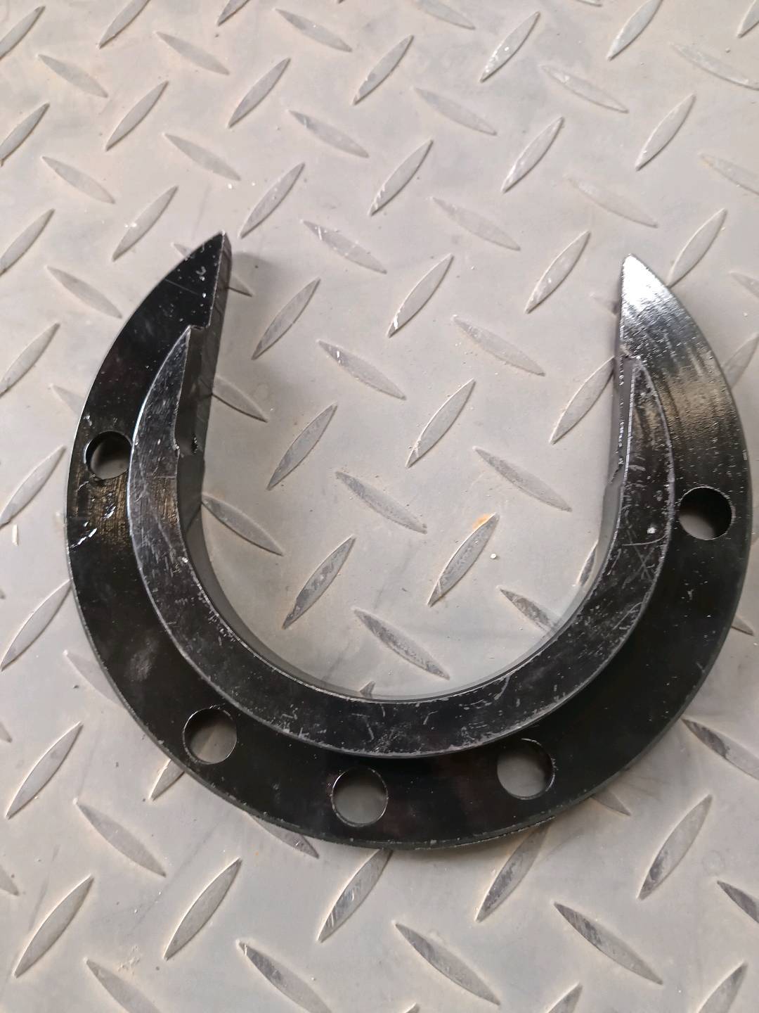 Saddle horseshoe