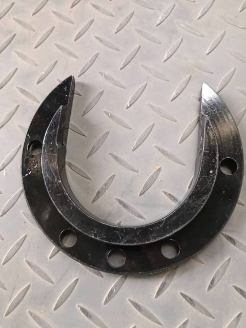 Saddle horseshoe