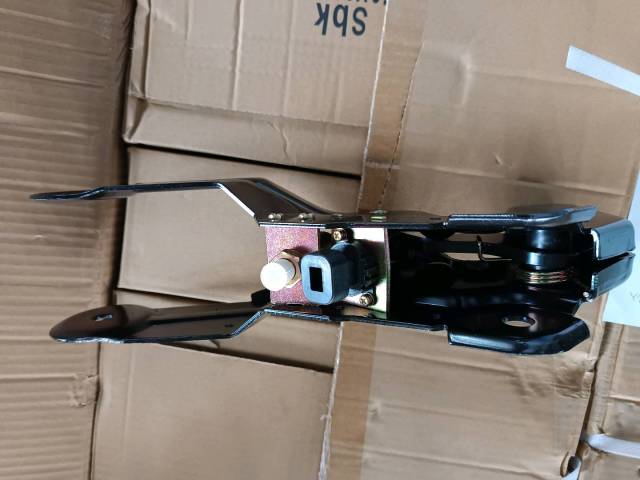 Hydraulic lock assembly