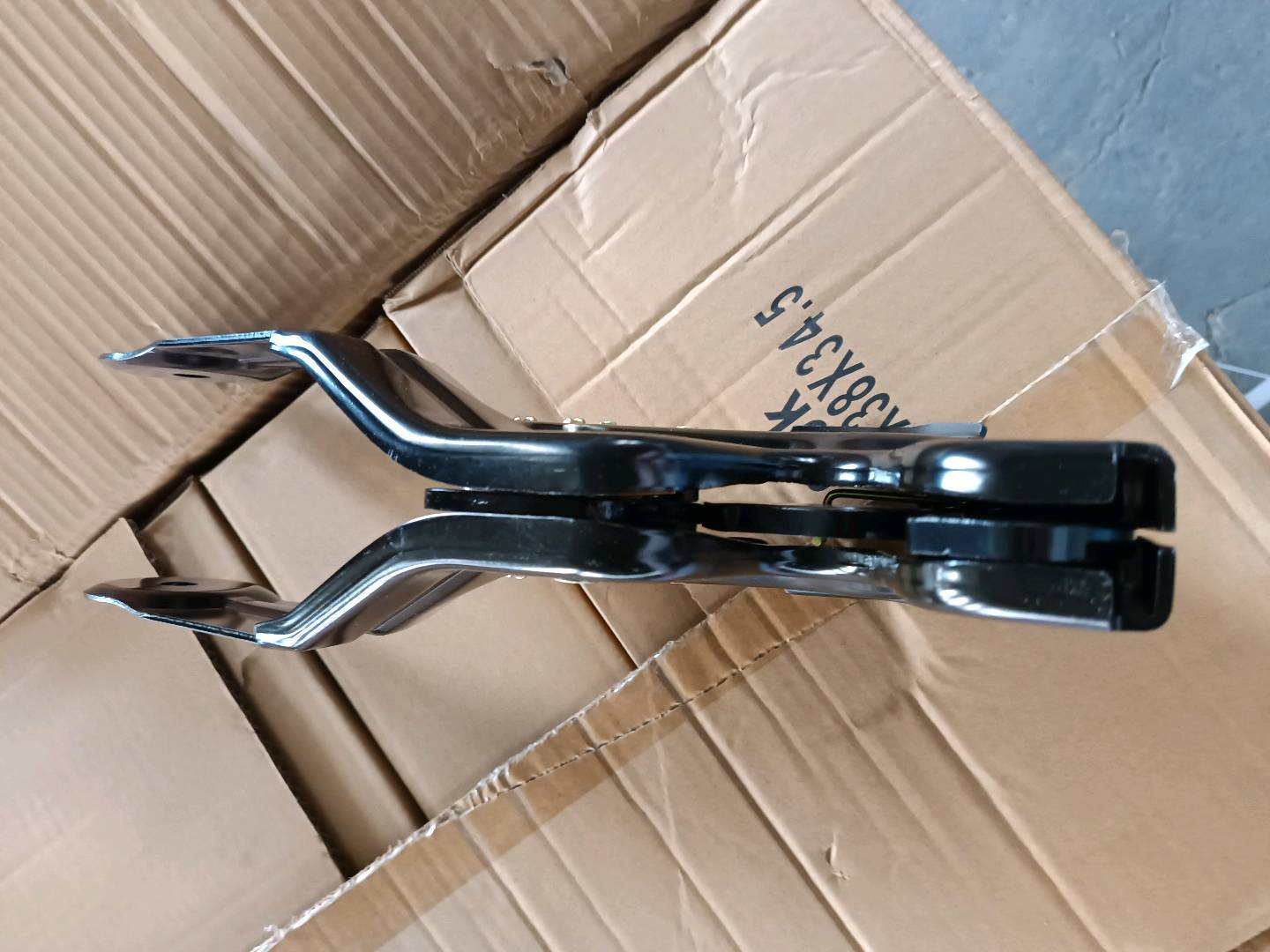Hydraulic lock assembly